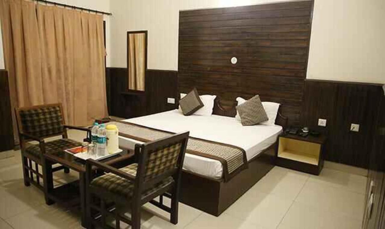 FabHotel Corbett Inn Rudrapur Exteriör bild